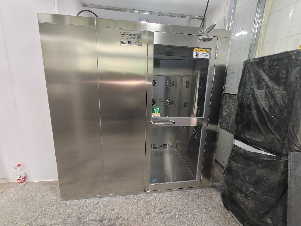 風淋室凈化設備生產廠家可以生產轉角風淋室嗎？